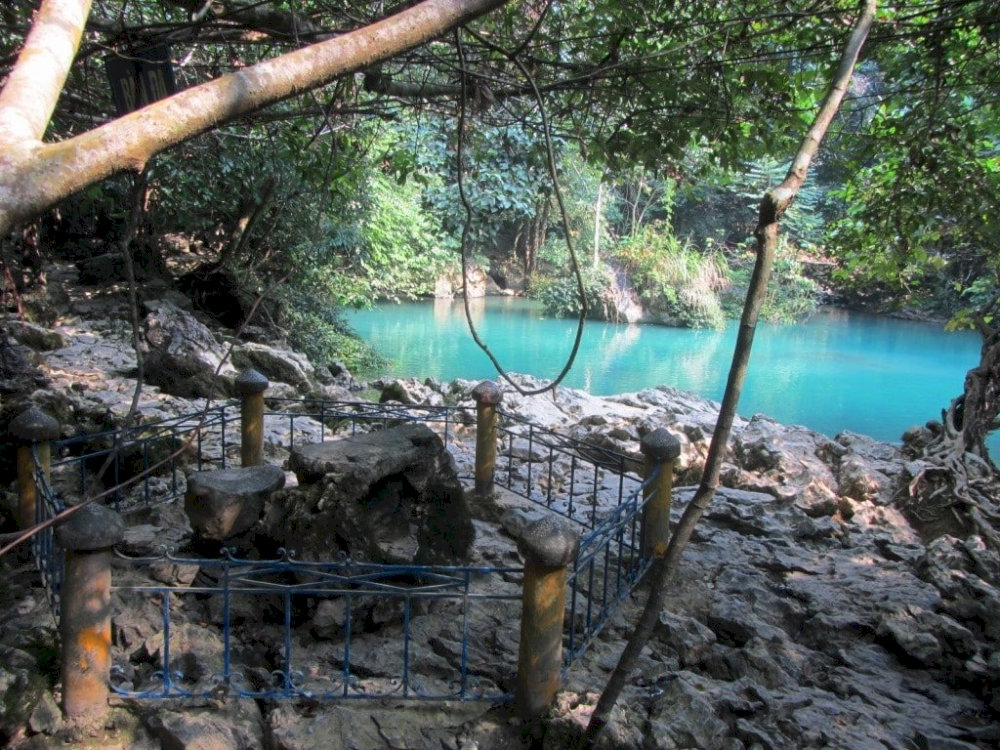 From September to May, the weather is dry, the paths are easier to navigate